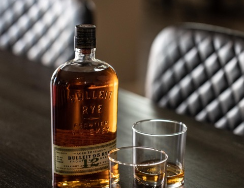 Bulleit 12-yr-old w_glassesS